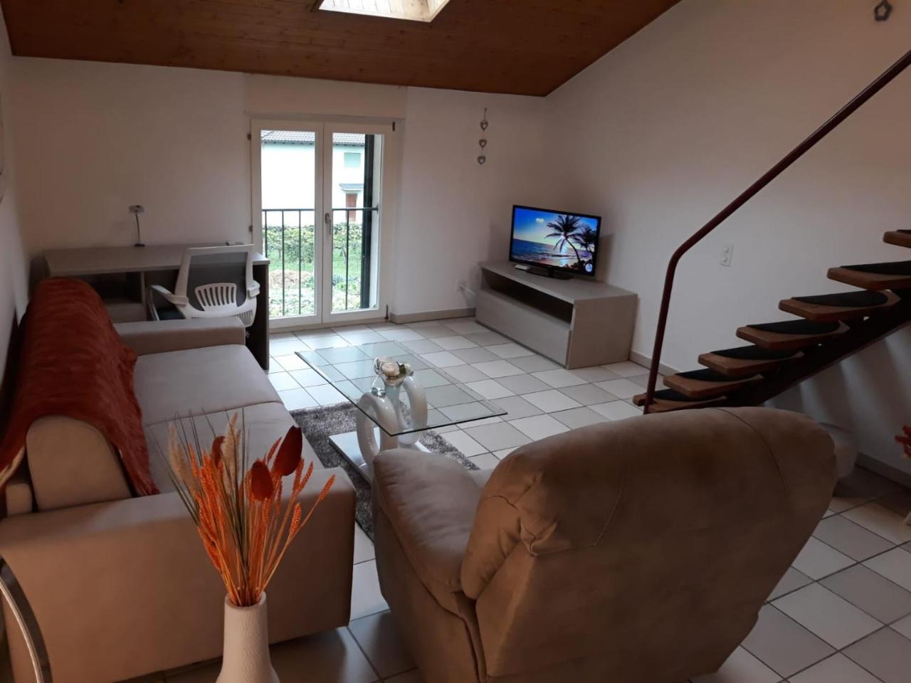 Holidays Homes Il Folletto Quartino Bagian luar foto