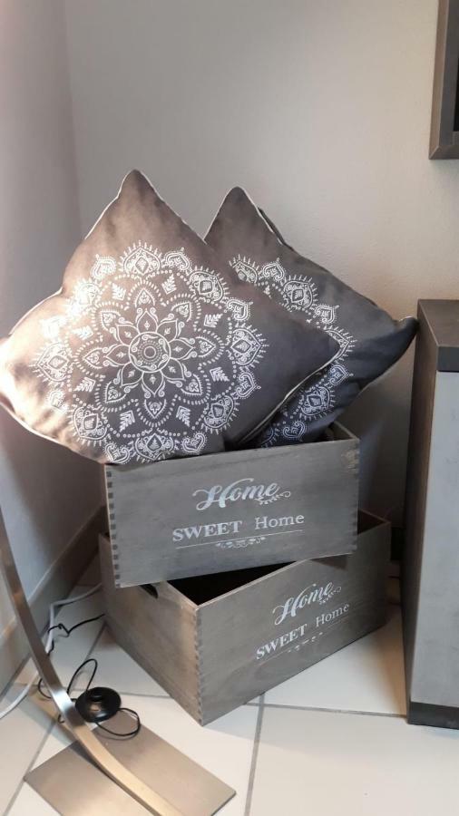 Holidays Homes Il Folletto Quartino Bagian luar foto